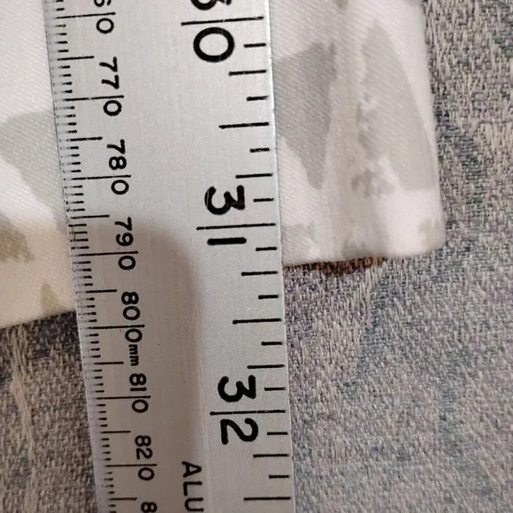 Denver  Hayes "Janet" Stretch Capri Pants Cream and Gray NWOT in Size 8 - Picture 12 of 12